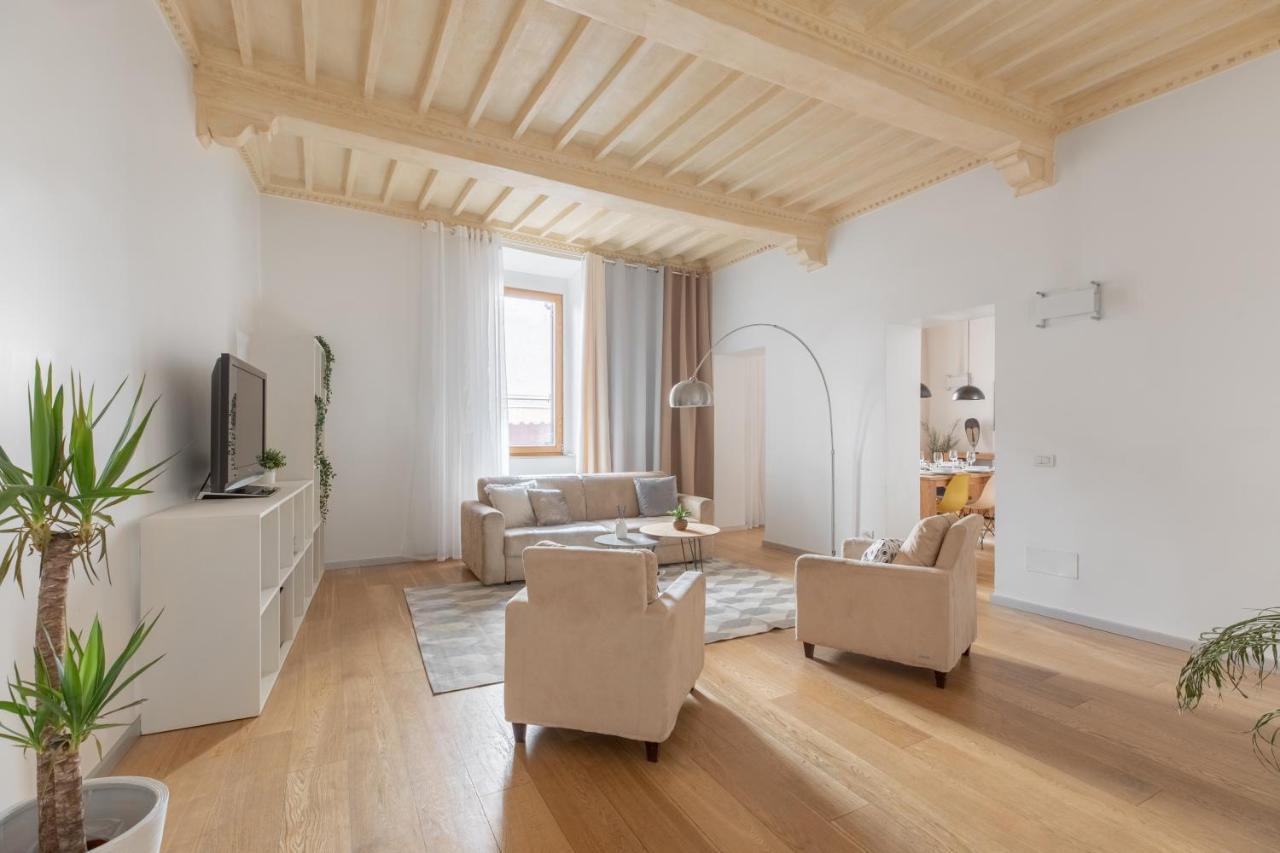 רומא Iflat Navona White And Stylish Apartment מראה חיצוני תמונה