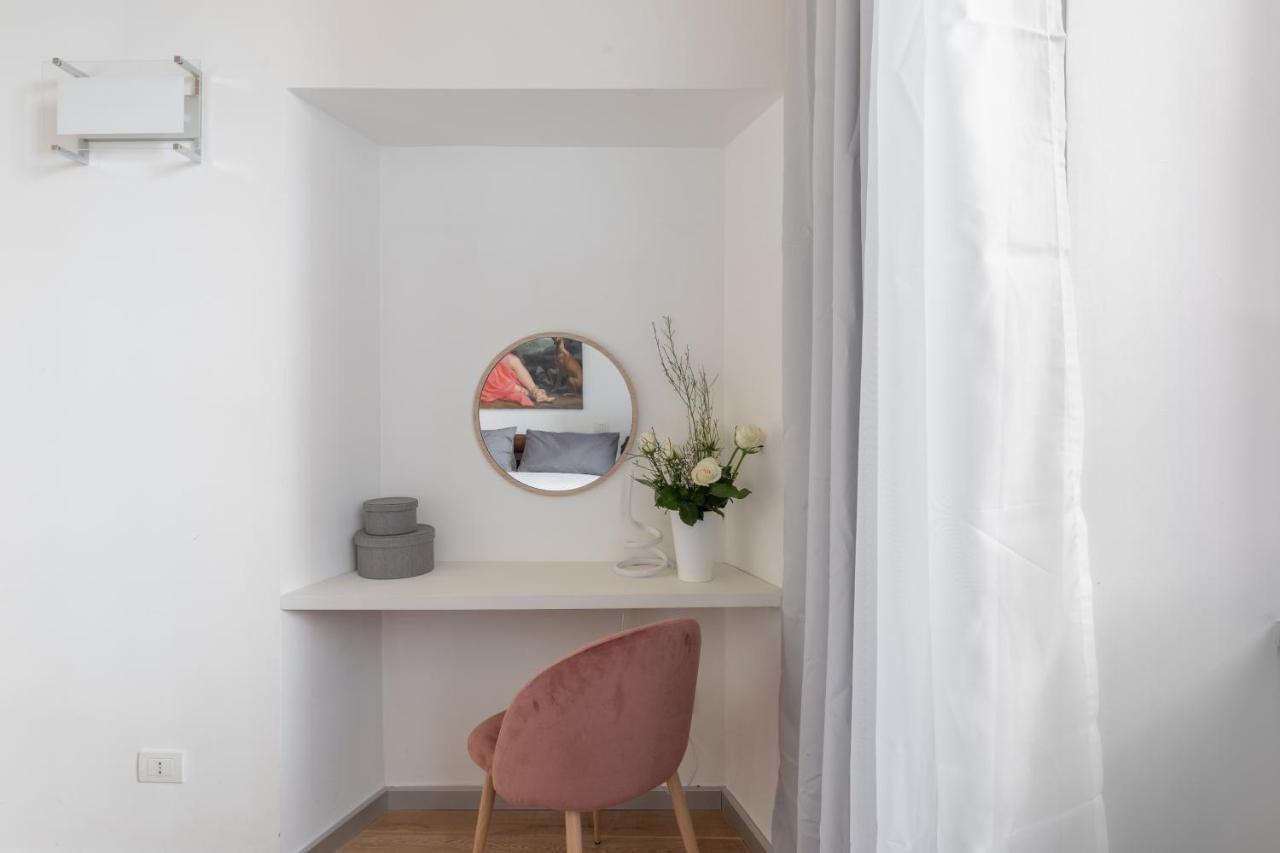 רומא Iflat Navona White And Stylish Apartment מראה חיצוני תמונה